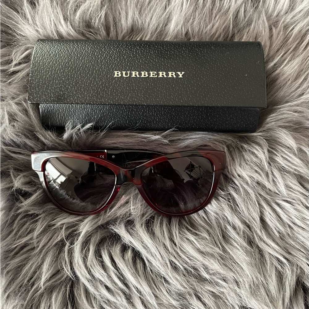 🔴🕶️Authentic Women Burberry Sunglasses 😎